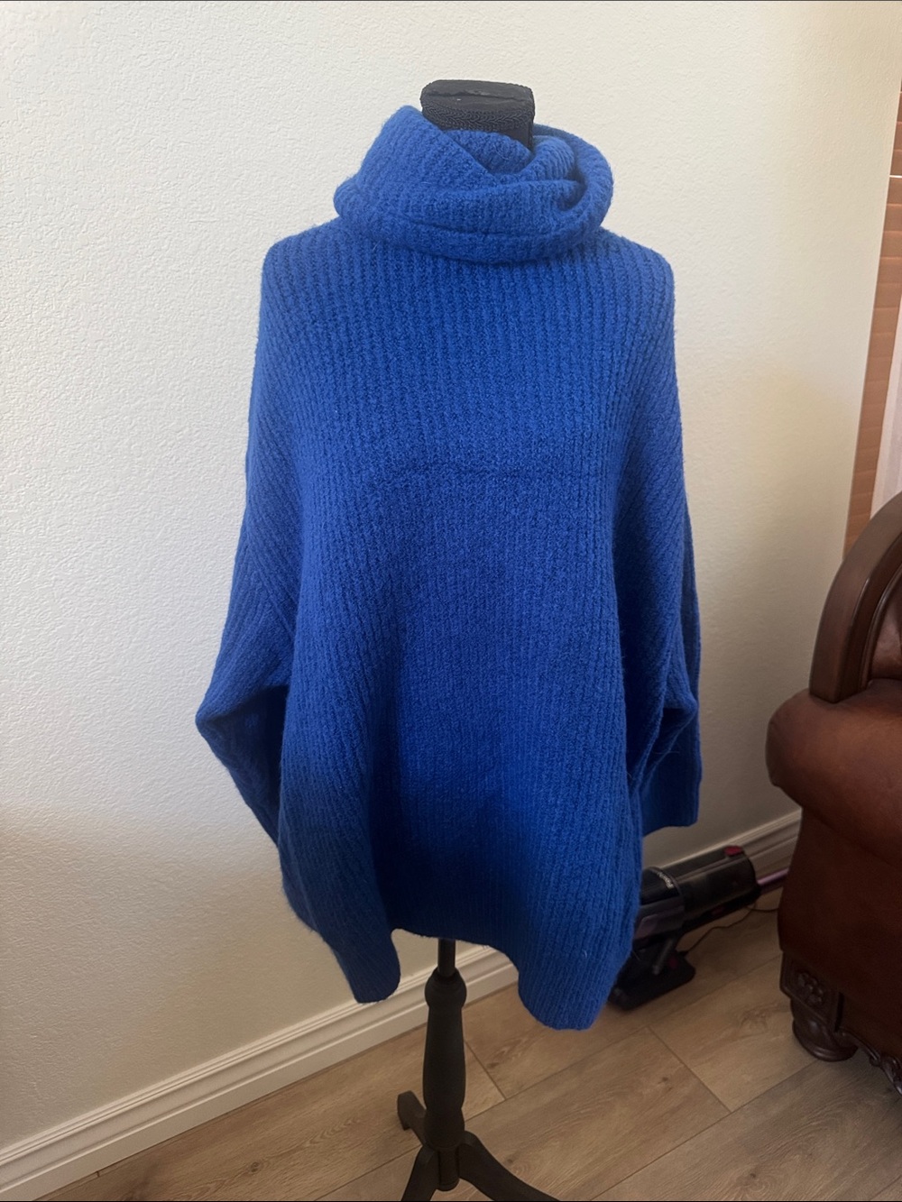 Cozy Cowl Neck Women's Overdize Sweater - Royal Blue